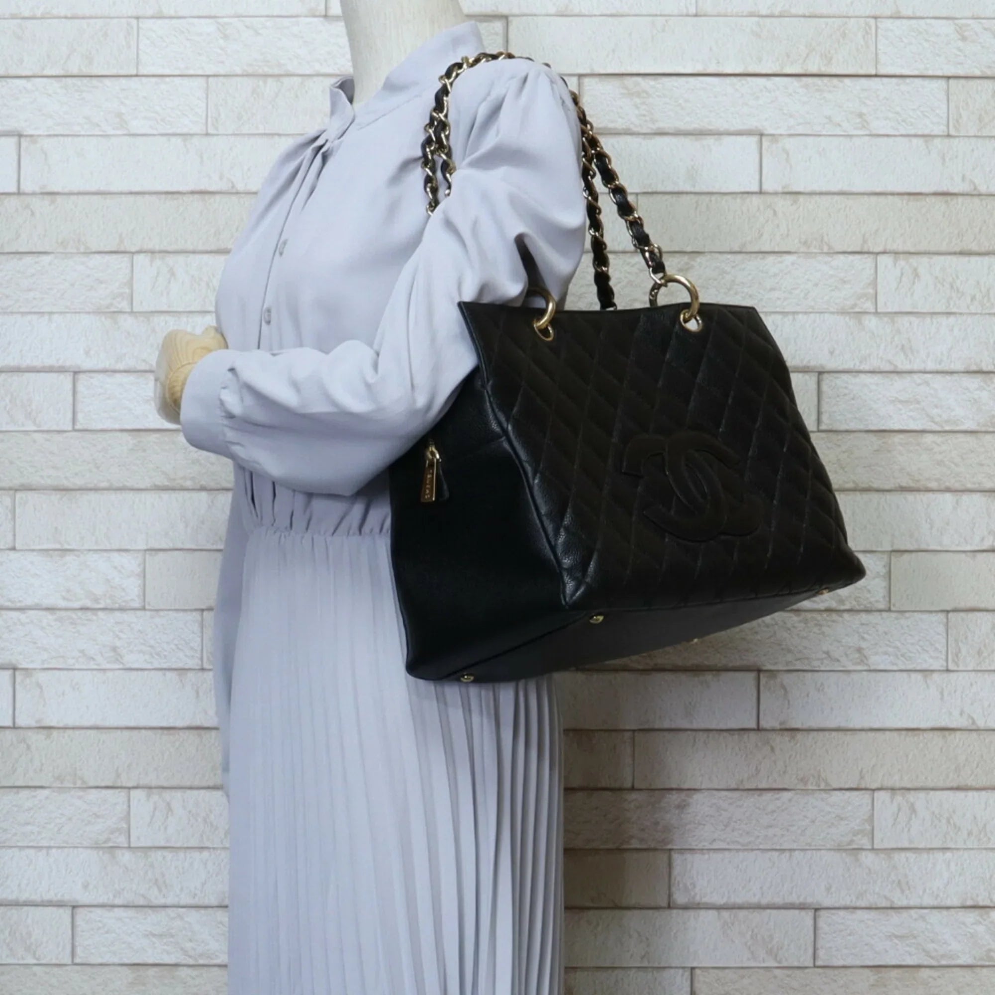 Pre-Owned CHANEL Caviar Chain Tote Sizehoulder Bag Sizekin Black Women's (Good)