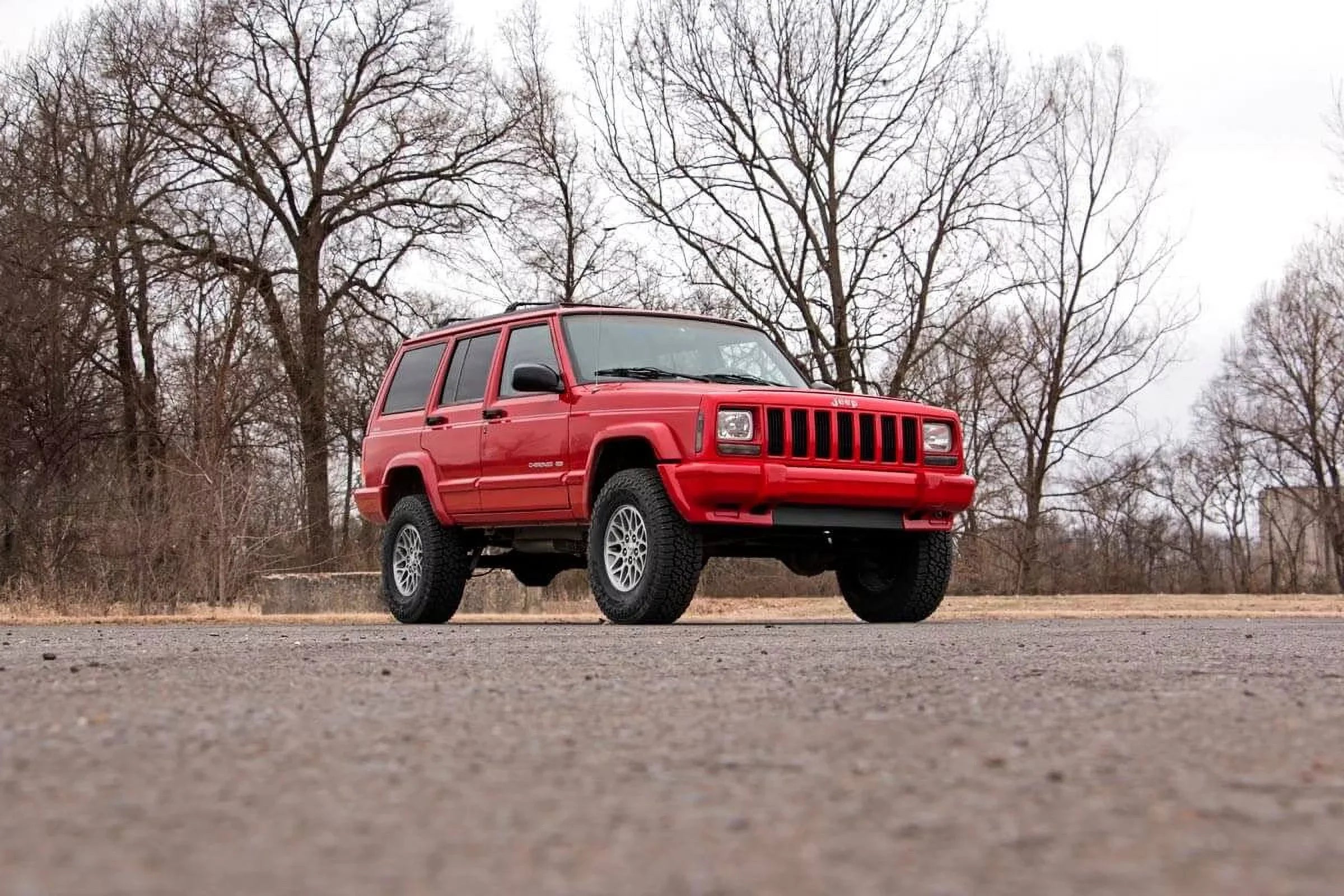 Rough Country 3" Lift Kit w/V2 Sizehocks for 1984-2001 Jeep Cherokee XJ - 630X70