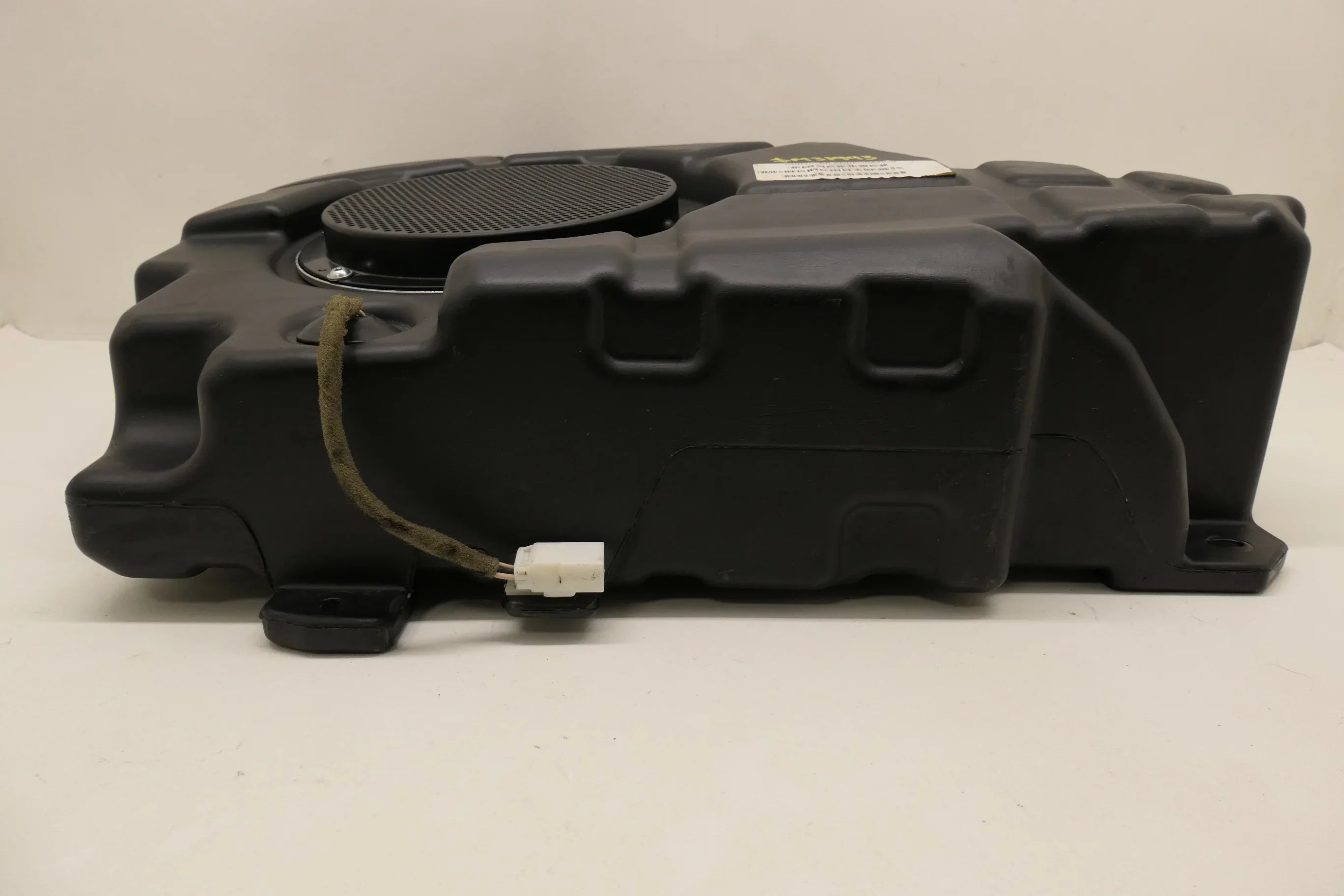 Pre-Owned 2011 Jeep Grand Cherokee Rear Trunk Sizeubwoofer OEM (Good)