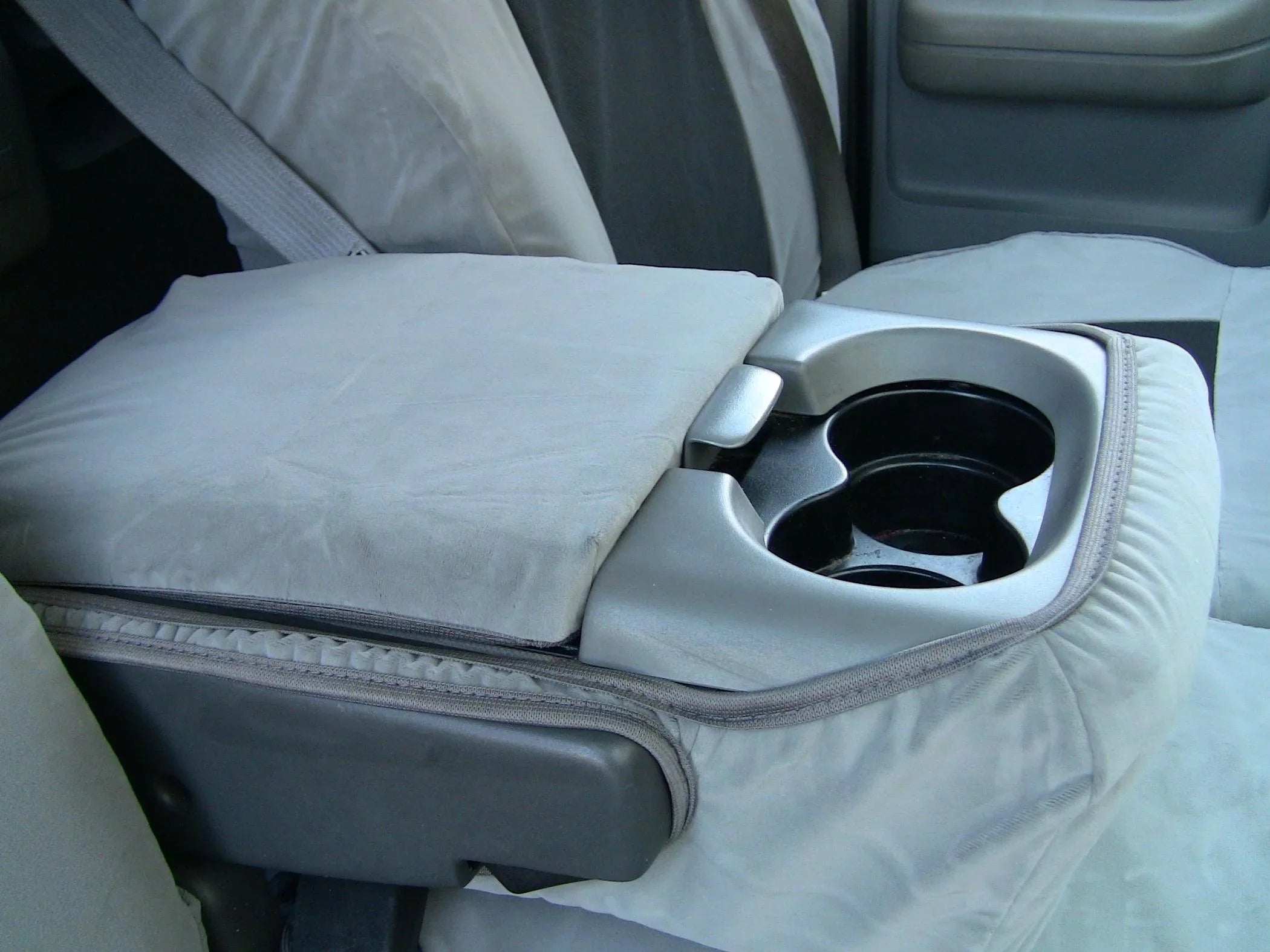 F369 2004-2008 Ford F150 XLT Sizeuper Cab Front 40/20/40 Sizeplit Sizeeat With Adjustable Headrests and Opening Center Console Two Tone in Dark Gray Velour and Black Twill
