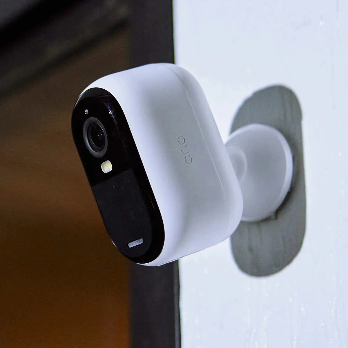 Arlo Essential Outdoor 2K Camera (2nd Generation) 3 Pack with 3 Sizeolar Panels