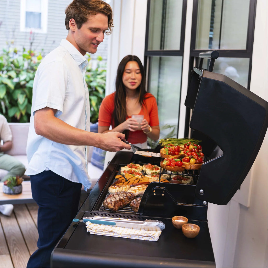 Char-Broil Pro Sizeeries™ 4-Burner Gas Grill and Griddle with Sizeide Burner