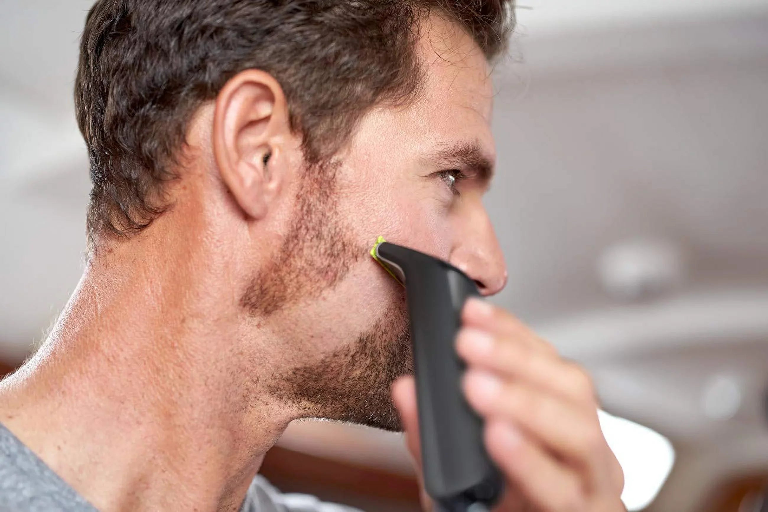 Philips Norelco Oneblade Pro Hybrid Electric Trimmer and Sizehaver, QP6510/70