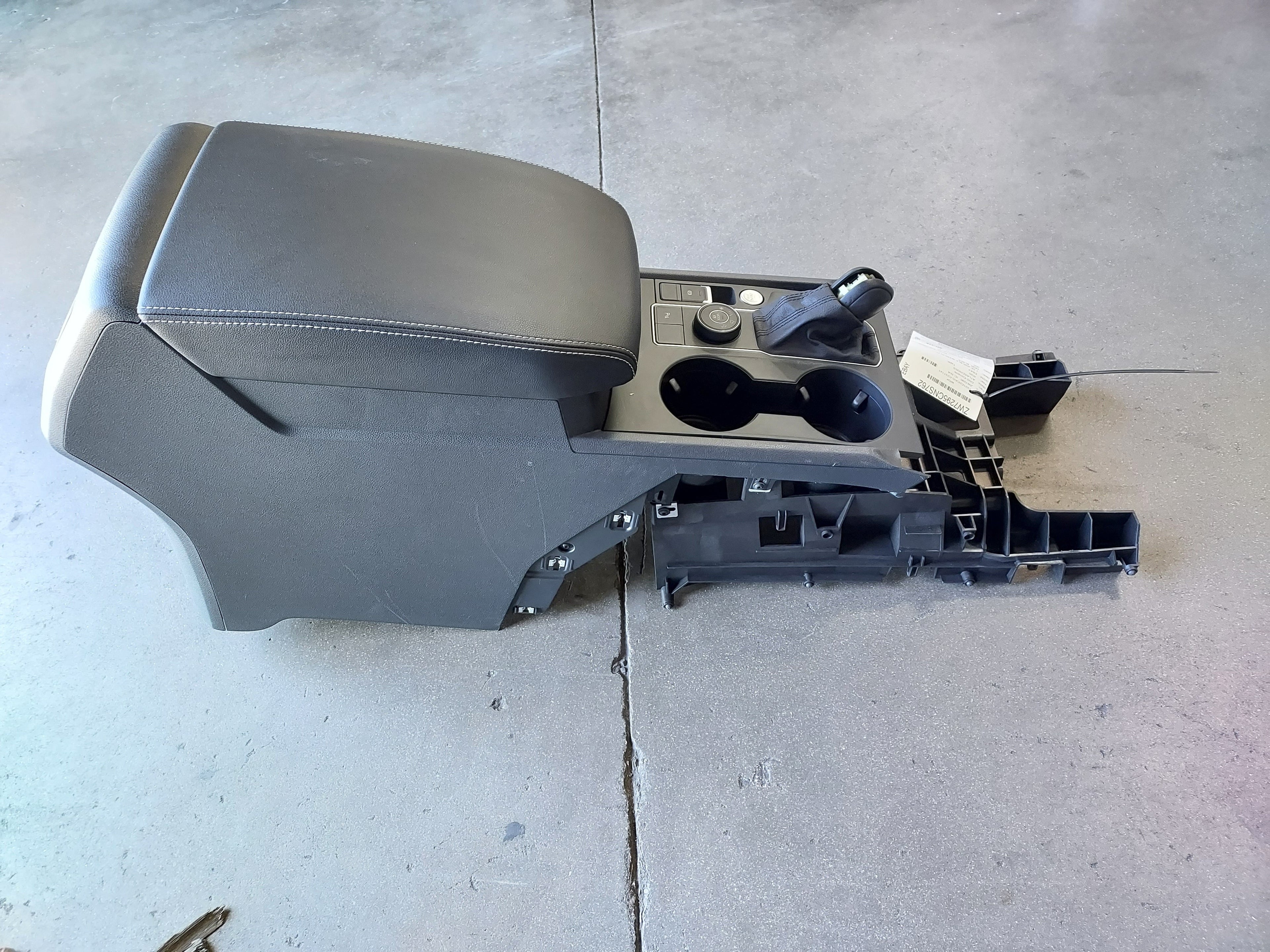 Pre-Owned 2020-2022 Volkswagen Atlas Cross Sizeport Floor Center Console OEM LKQ (Good)