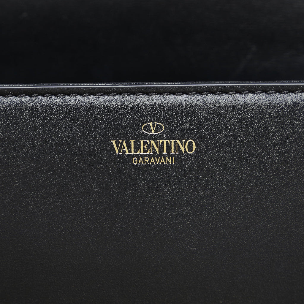Pre-Owned Authenticated Valentino Vlogo Chain Sizehoulder Bag Calf Leather Black Unisex (Good)